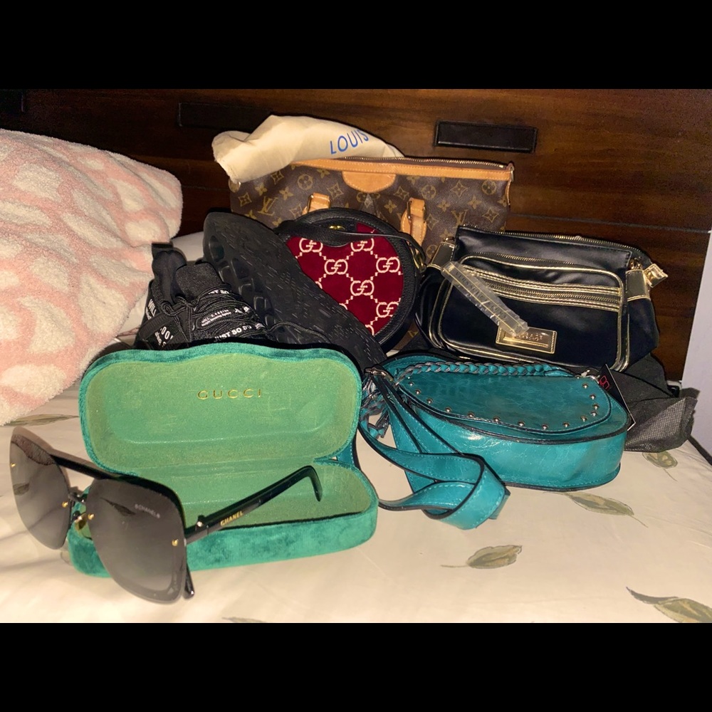 🔥SOLD 🔥fashion bags Everything must go doing a bundle for all.
